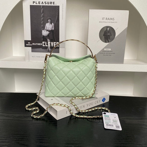 Sac déjeuner CC Coco Crush Handle en cuir caviar vert clair