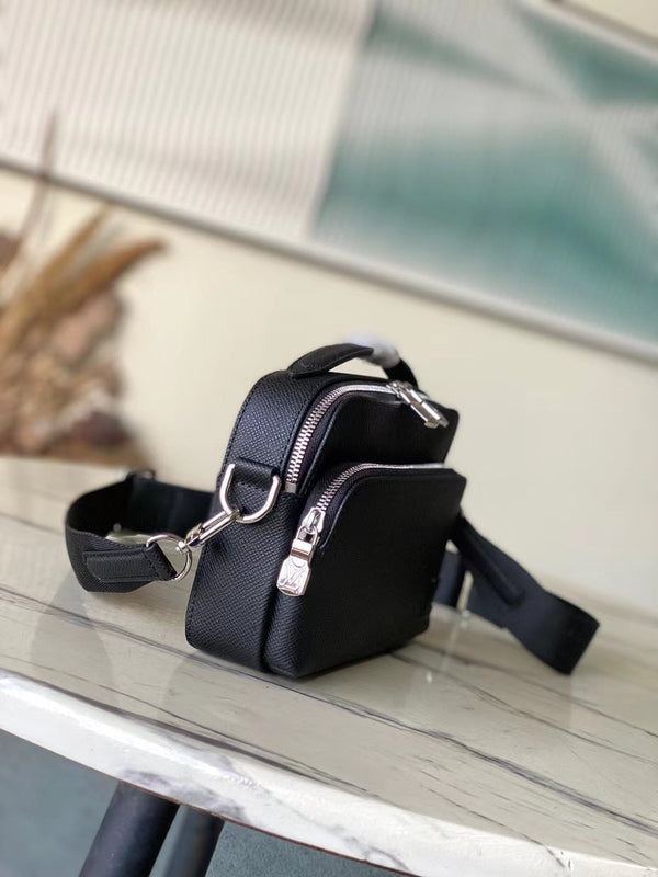 AVENUE MESSENGER 22 IN PELLE DI VITELLO NERA