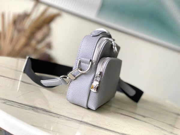 AVENUE MESSENGER 22 IN HARBOR GRAY CALFSKIN