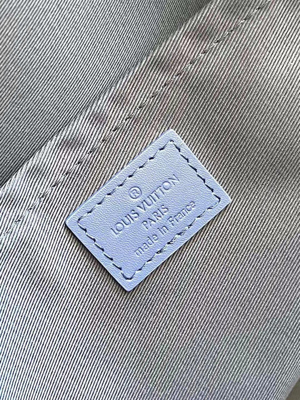 SAC PLAT 24H 41 IN TAURILLON CON MONOGRAMMA IN RILIEVO BLU ZAFFIRO