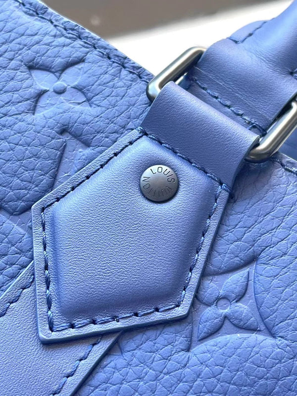 SAC PLAT 24H 41 IN TAURILLON CON MONOGRAMMA IN RILIEVO BLU ZAFFIRO