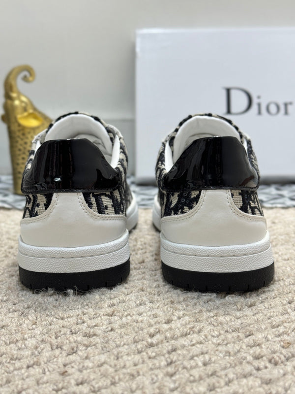 CD CASUAL SNEAKER WHITE AND BLACK CALFSKIN