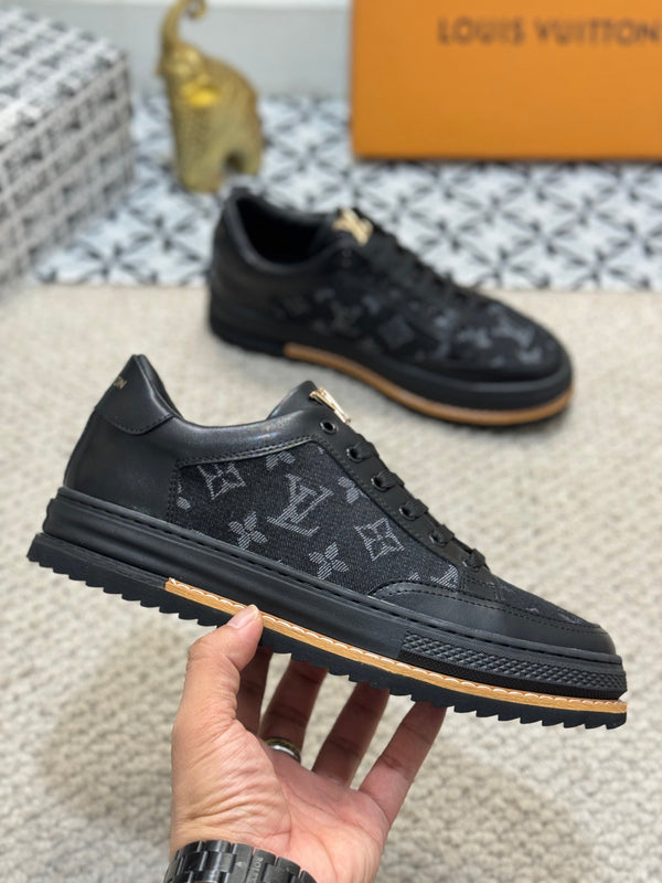 LV TRAINERS IN BLACK CALFSKIN AND JACQUARD
