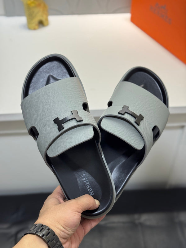 HM Oran H Noir Buckle Slippers in Light Gray Cowhide 735258