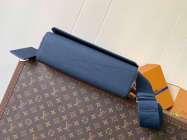 LV Takeoff Messenger 28cm Navy Blue Cowhide
