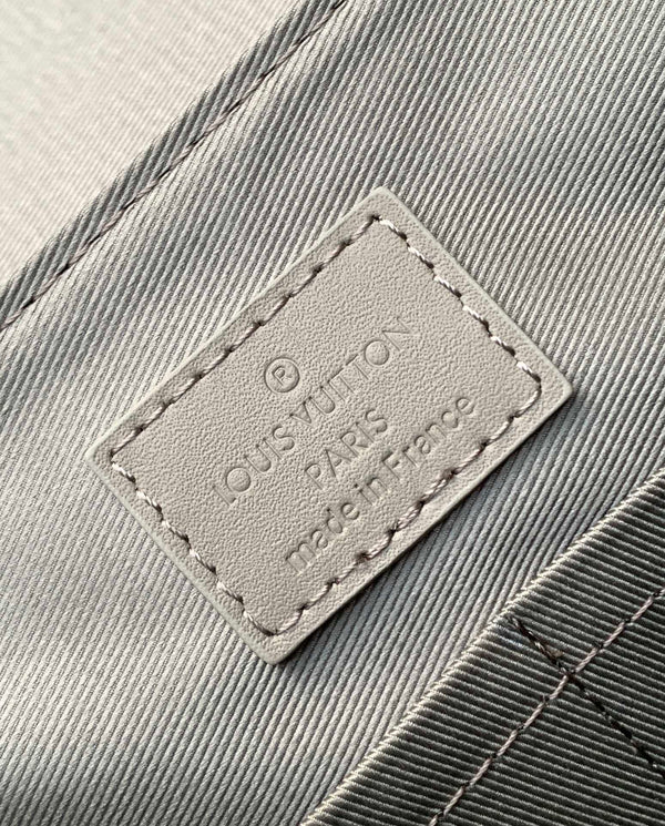 LV Takeoff Messenger 28cm Asphalt Gray Cowhide