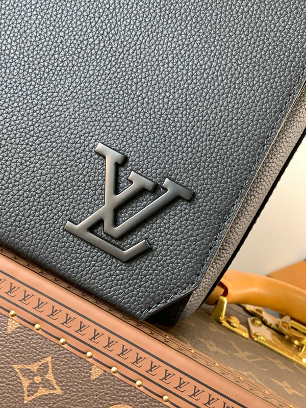 LV Takeoff Messenger 28cm Black Cowhide
