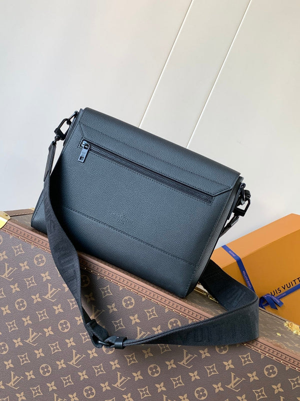 LV Takeoff Messenger 28cm Black Cowhide