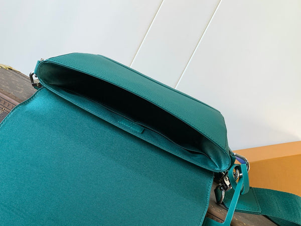 LV Takeoff Messenger 28cm EverGreen Cowhide