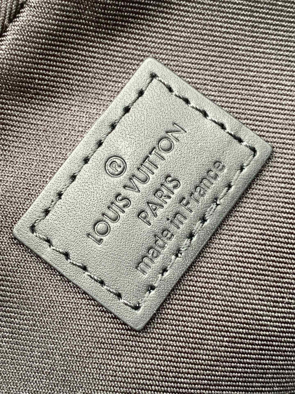 LV Alpha Messenger 24cm Black Monogram Eclipse Canvas