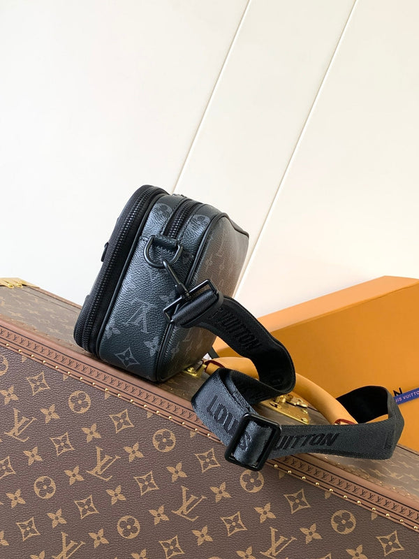 LV Alpha Messenger 24cm Black Monogram Eclipse Canvas