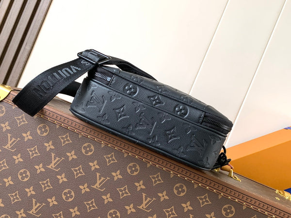 LV M46955 Alpha Messenger 24 cm Monogram Embossed Shadow Cowhide