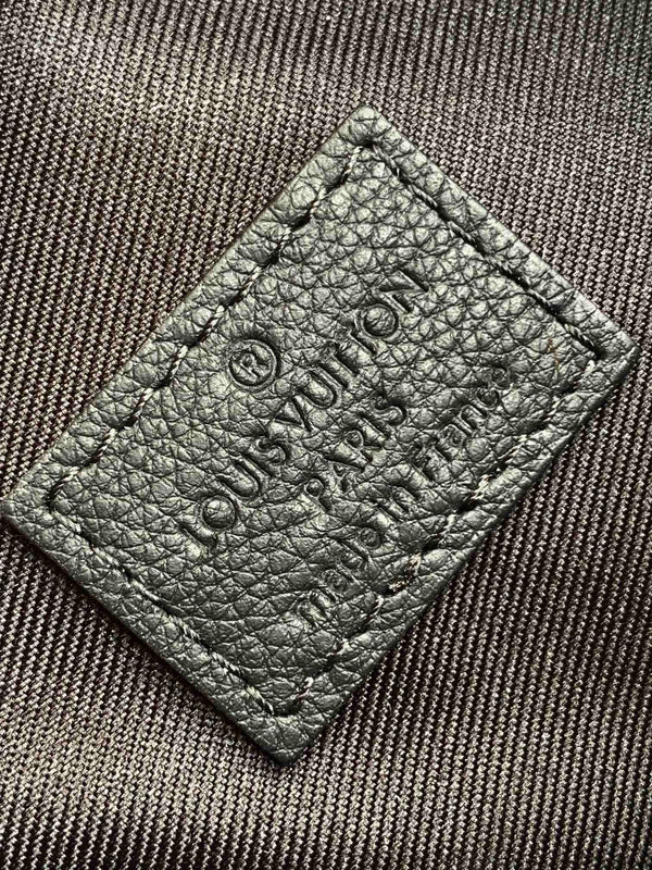 LV M46955 Alpha Messenger 24 cm Monogram Embossed Shadow Cowhide