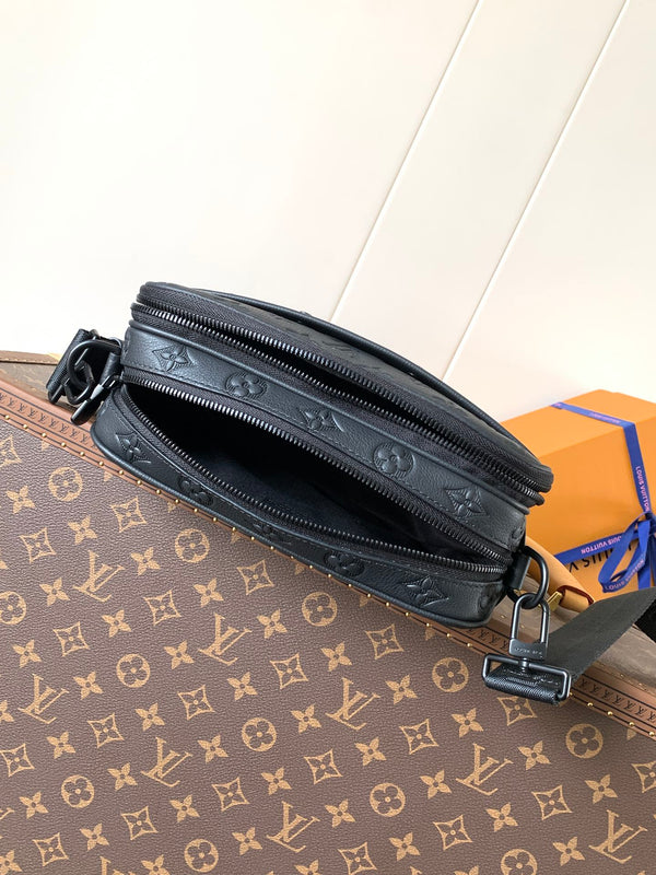LV M46955 Alpha Messenger 24 cm Monogram Embossed Shadow Cowhide