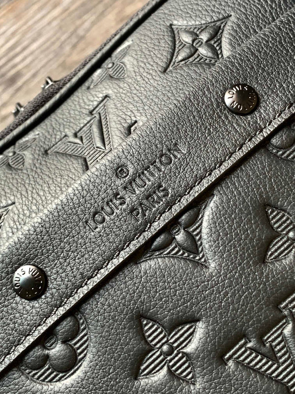 LV M46955 Alpha Messenger 24 cm Monogram Embossed Shadow Cowhide