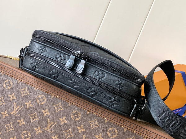 LV M46955 Alpha Messenger 24 cm Monogram Embossed Shadow Cowhide