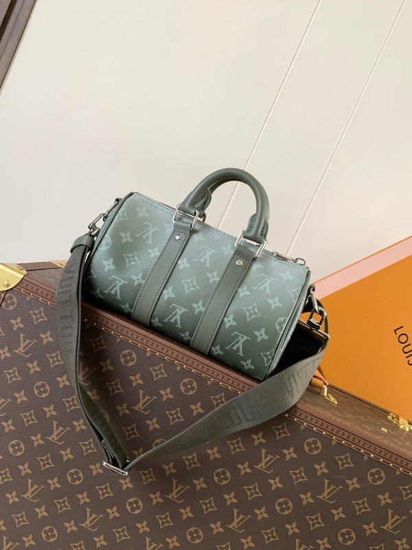 LV Keepall Bandoulière 25 Khaki Green Monogram Gradient Canvas