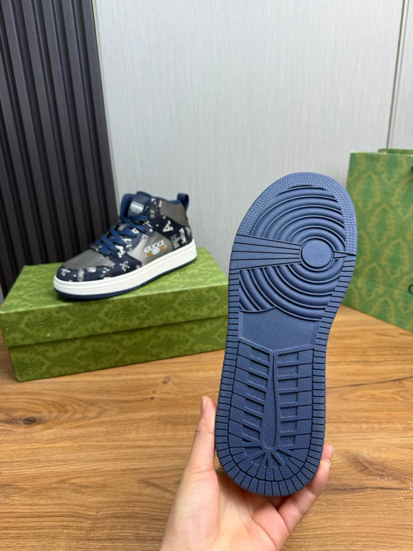 Sneaker da uomo GG in pelle di vacchetta blu navy 527700