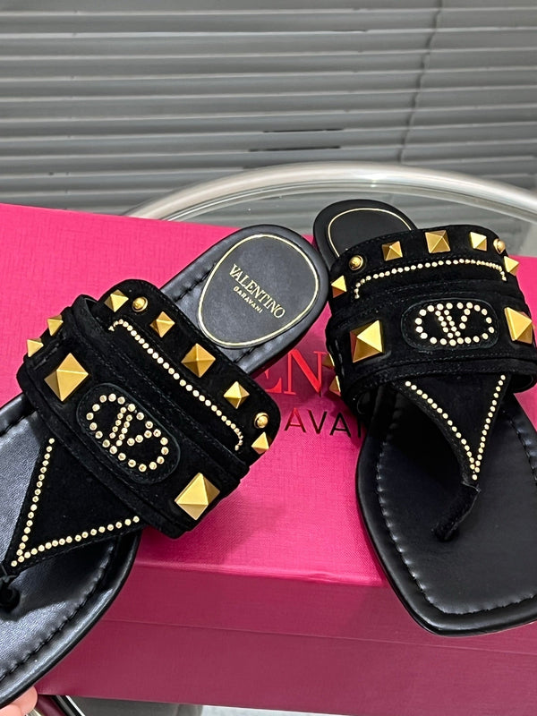 VT Rockstud Thong Sandals Black Suede 334638