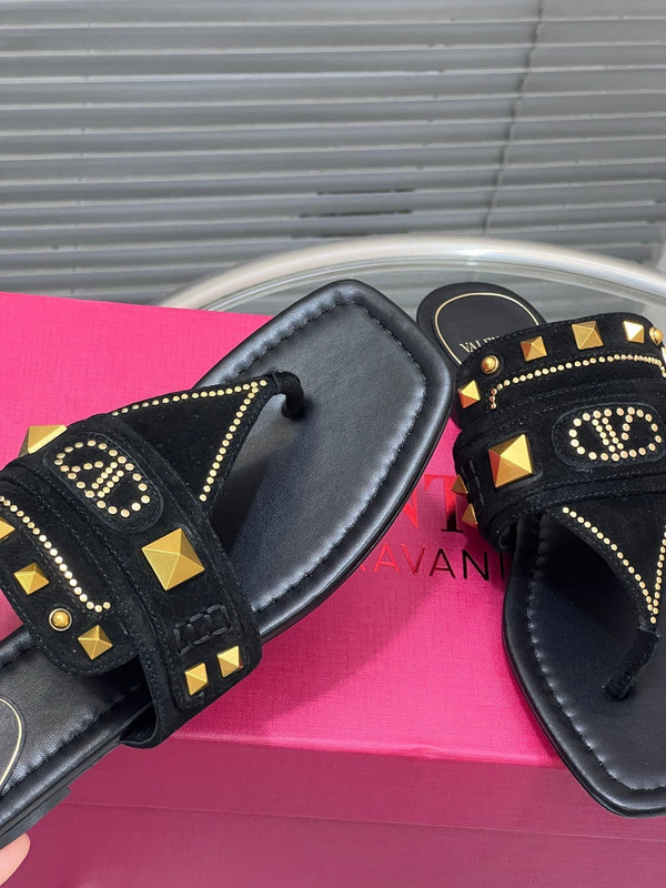 VT Rockstud Thong Sandals Black Suede 334638