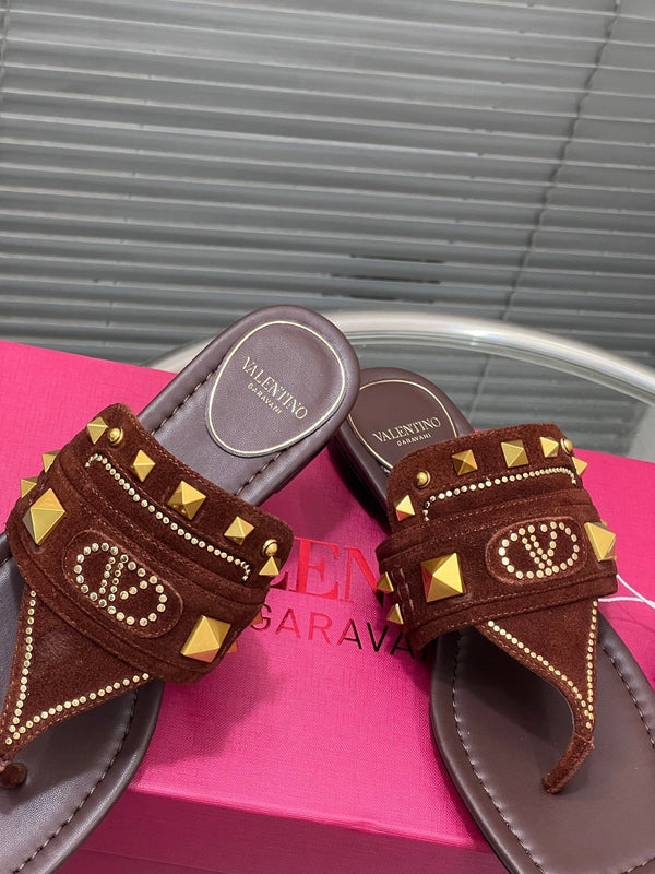 VT Rockstud Thong Sandals Brown Suede