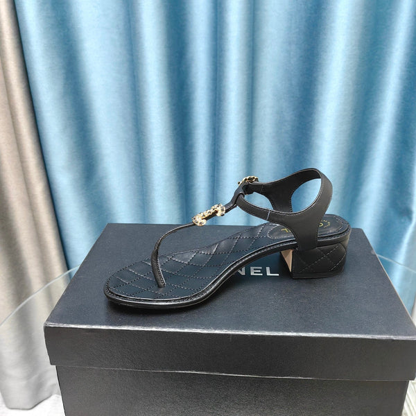 sandalo infradito cc 40 in pelle di vitello nera con logo a rombi