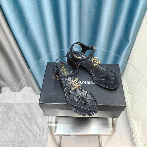 sandalo infradito cc 40 in pelle di vitello nera con logo a rombi