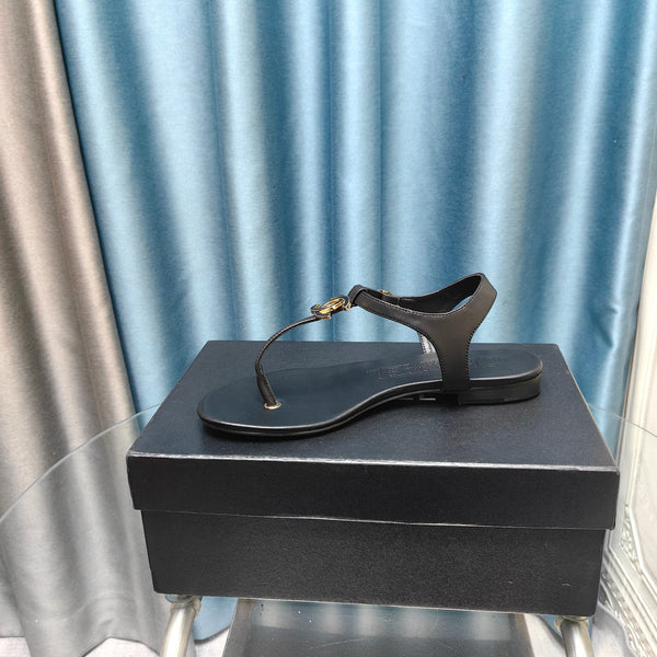 sandalo infradito cc 15 in pelle di agnello nera con logo smaltato nero