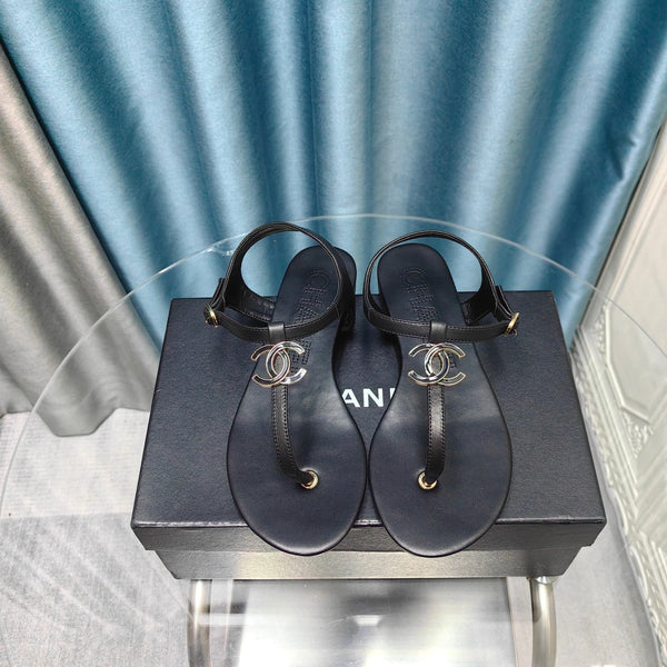 sandalo infradito cc 15 in pelle di agnello nera con logo smaltato nero