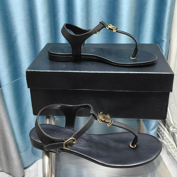 sandalo infradito cc 15 in pelle di agnello nera con logo smaltato nero