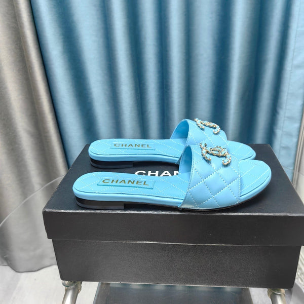 sandalo mulo trapuntato in pelle di vitello blu nuvola