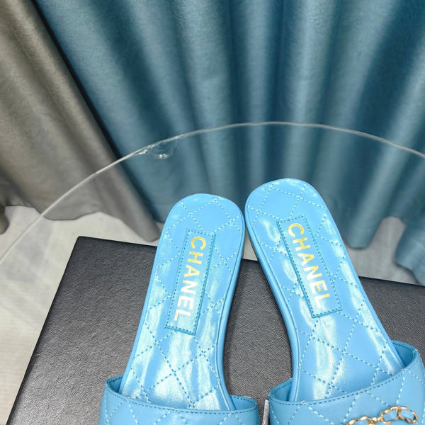 sandalo mulo trapuntato in pelle di vitello blu nuvola