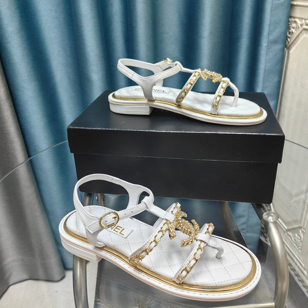 sandalo cinturino in pelle vitello trapuntato bianco catena oro