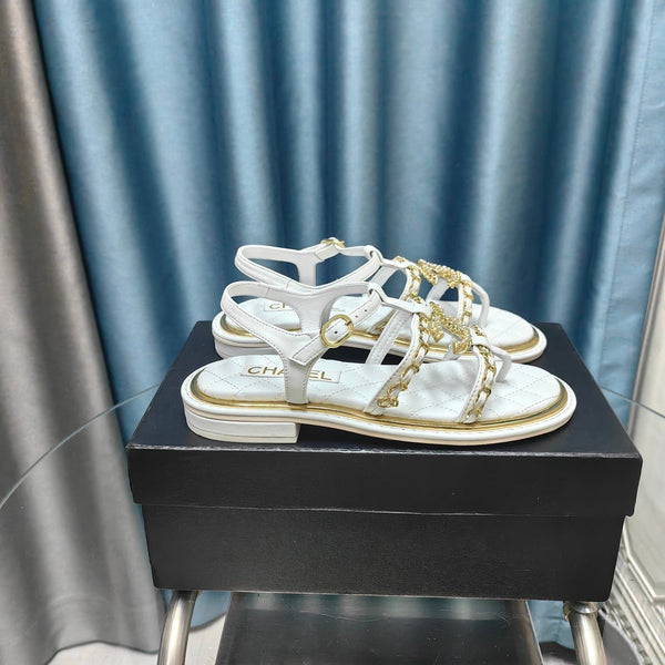 sandalo cinturino in pelle vitello trapuntato bianco catena oro