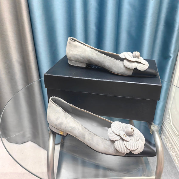 CC BALLET FLAT IN SPANISH GRAY SUEDE AND BLACK CALFSKIN WITH FLOWER