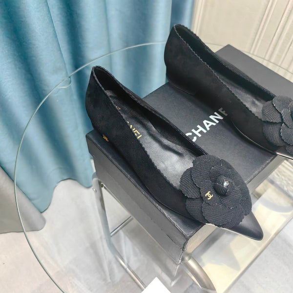 CC BALLET FLAT IN BLACK SUEDE AND CALFSKIN WITH FLOWER