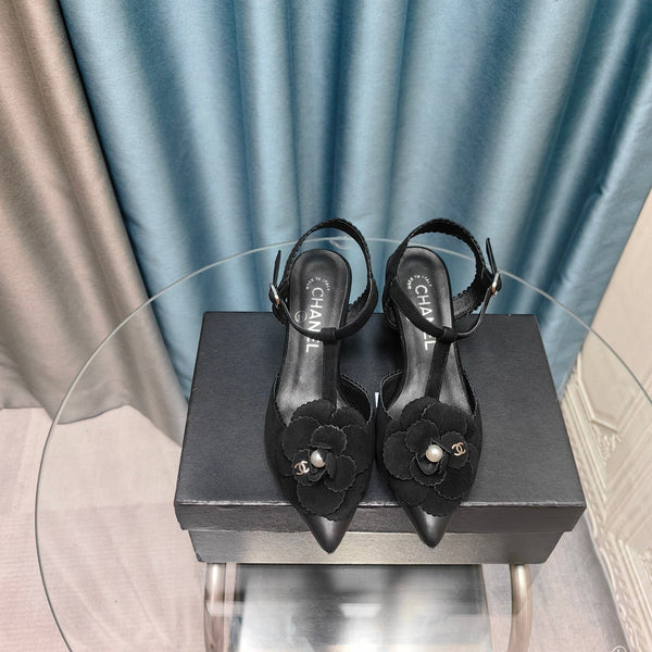 SANDALO CC CAMELLIA IN CAMOSCIO NERO E VITELLO CON FIORE