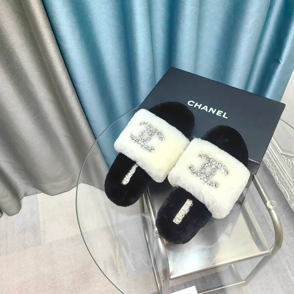 CC Slippers White Mix Black With Logo Fleece