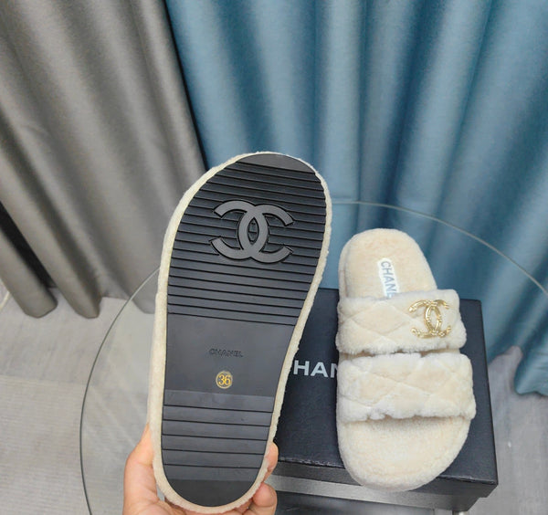 Ciabatte CC in pile di lana con motivo bianco