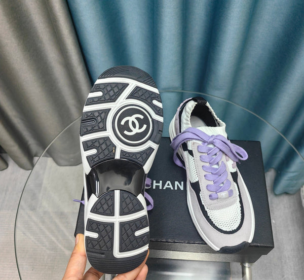 Sneaker CC in pelle scamosciata viola chiaro e tessuto a rete in poliestere