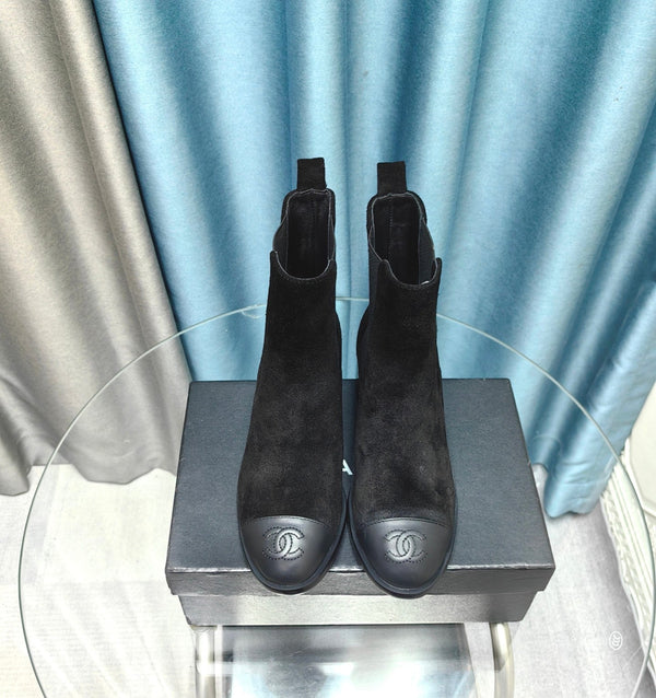 Stivaletti Chelsea in pelle scamosciata nera CC