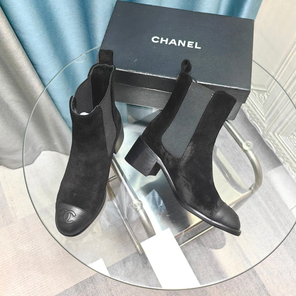 Stivaletti Chelsea in pelle scamosciata nera CC