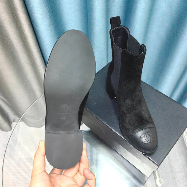 Stivaletti Chelsea in pelle scamosciata nera CC