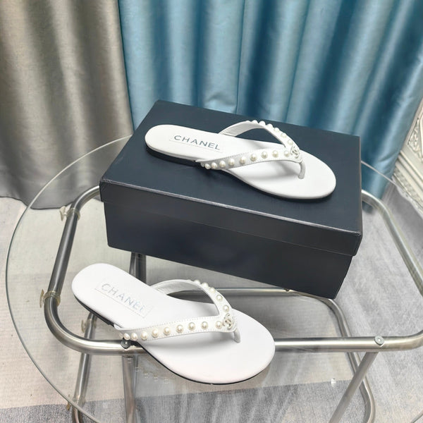 CC Thong White Calfskin Pearl