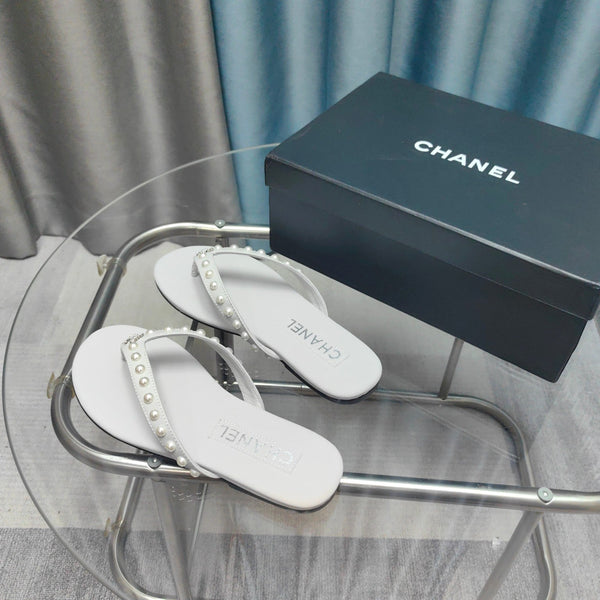 CC Thong White Calfskin Pearl