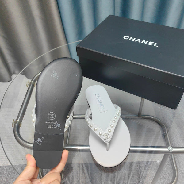 CC Thong White Calfskin Pearl