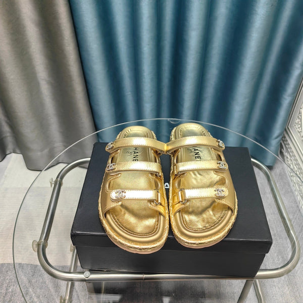 Sandalo CC 25C con triplo cinturino in pelle di vitello color oro