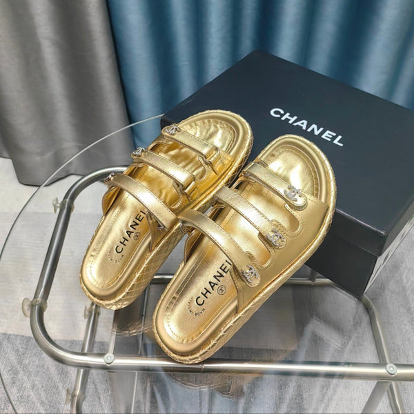 Sandalo CC 25C con triplo cinturino in pelle di vitello color oro