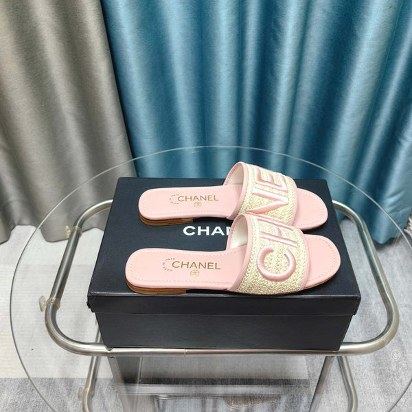 CC 25 Mule Raffia Large Logo