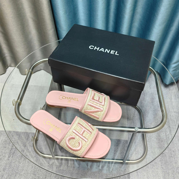 CC 25 Mule Raffia Large Logo